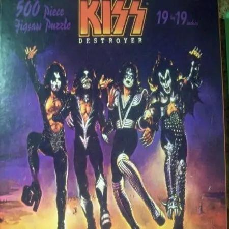 Kiss 500 Piece Jigsaw Puzzle 19X19"