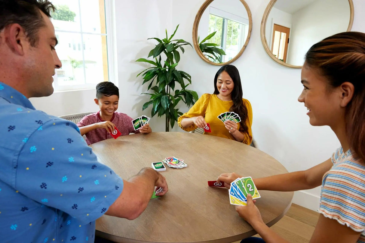 UNO Flex Card Game, Fun Games for Adult And Party Game Night, 2 To 6 Players 